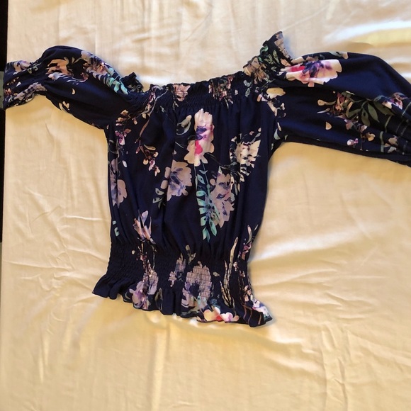 Hot kiss off shoulder top - Picture 2 of 2